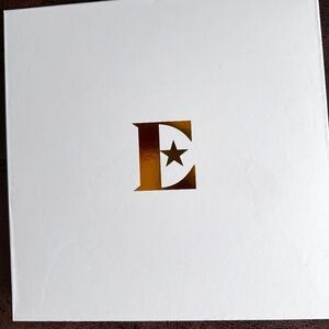 Elton John Gift farewell  tour set